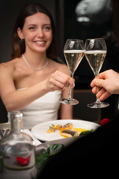 Noc v Tančícím domě s romantickou večeří pro dva