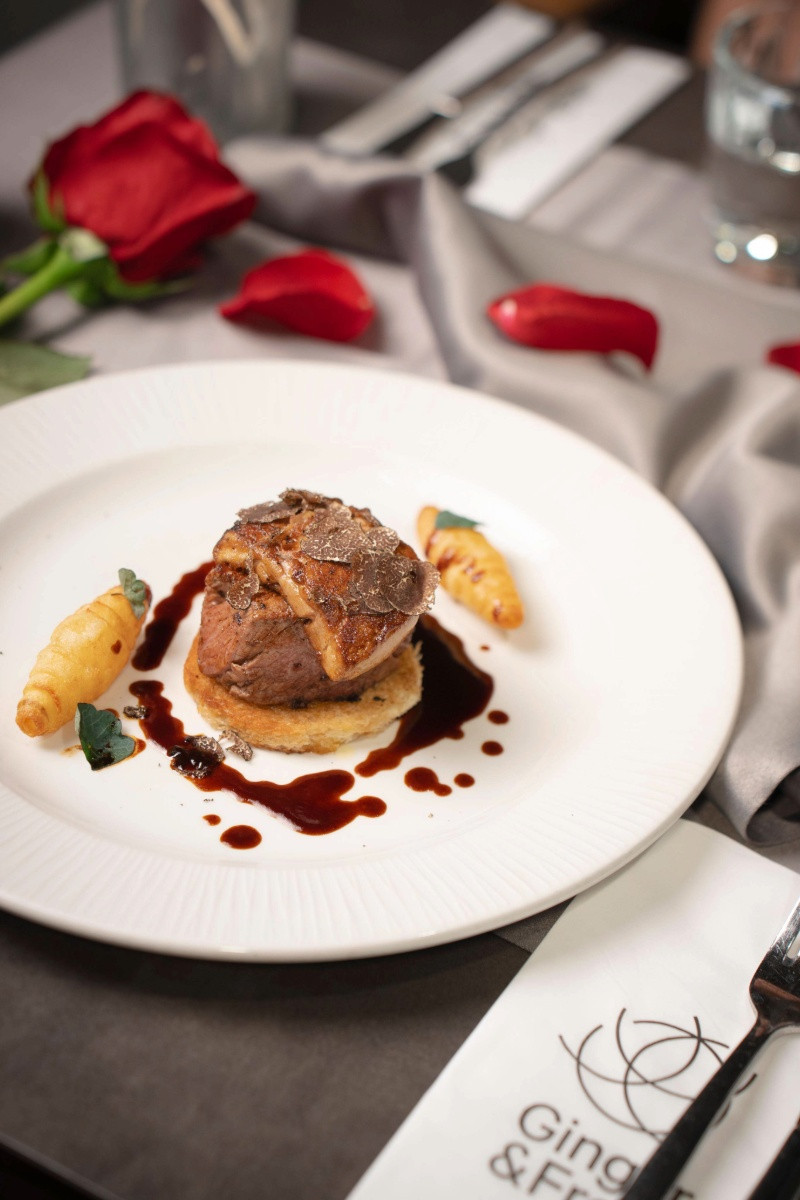 Noc v Tančícím domě s romantickou večeří pro dva